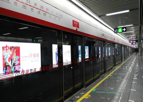 由方大裝備地鐵屏蔽門系統(tǒng)的福州地鐵1號(hào)線一期工程南段開通試運(yùn)營