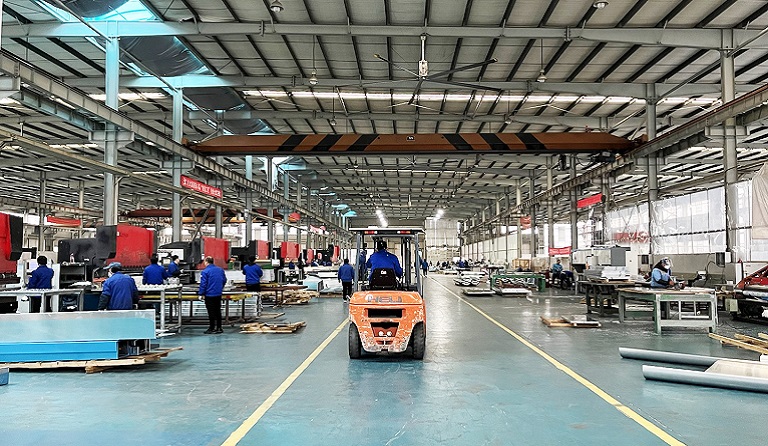 2月10日，新華網(wǎng)報(bào)道方大集團(tuán)開(kāi)年生產(chǎn)繁忙景象——《聚焦高質(zhì)量發(fā)展 | 新氣象 新格局 新融合——深圳開(kāi)局高質(zhì)量發(fā)展一線觀察》